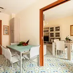 Yourhome - Domus Apartment